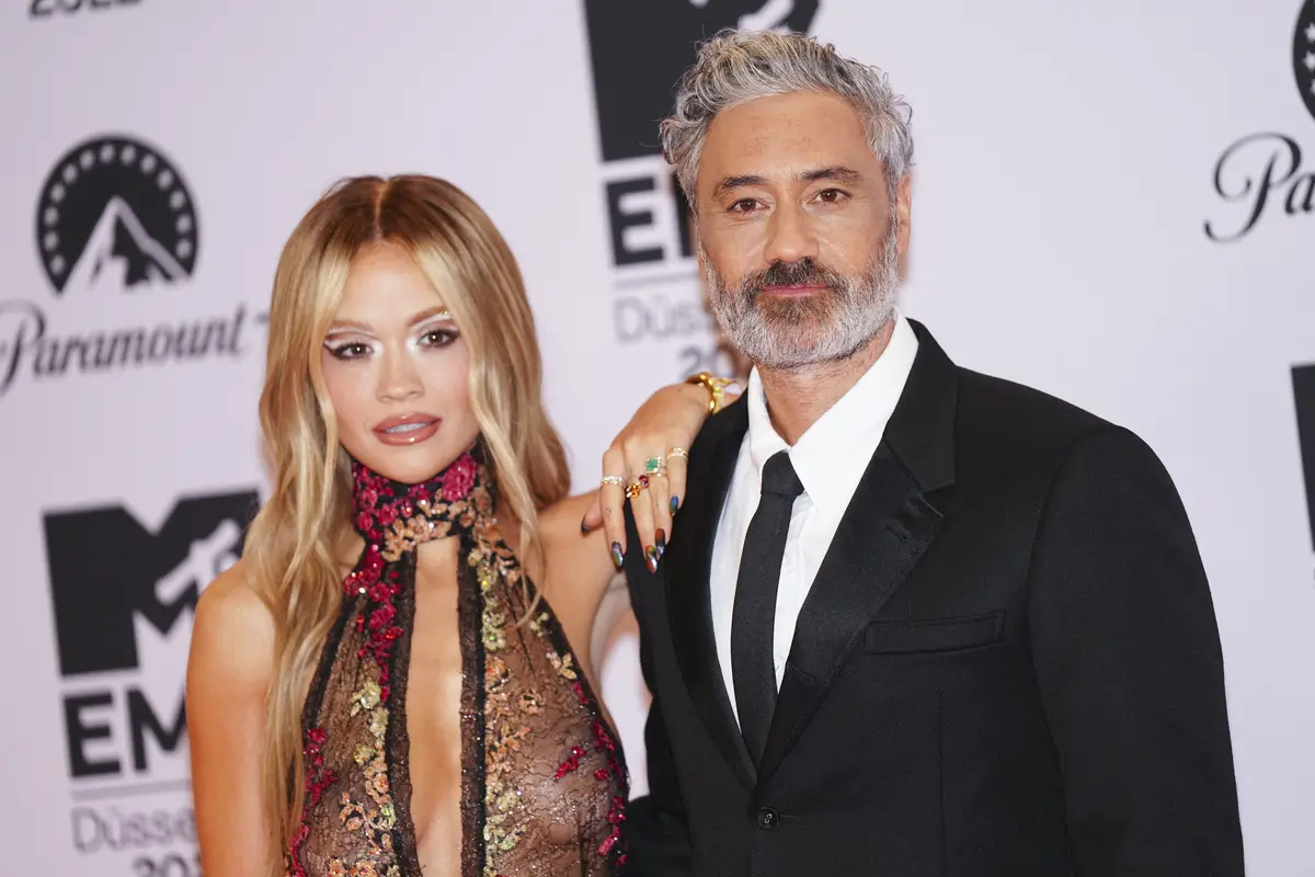 Rita Ora : un an après son mariagesecret avec Taika Waititi, elle partage de sublimes photos du grandjour