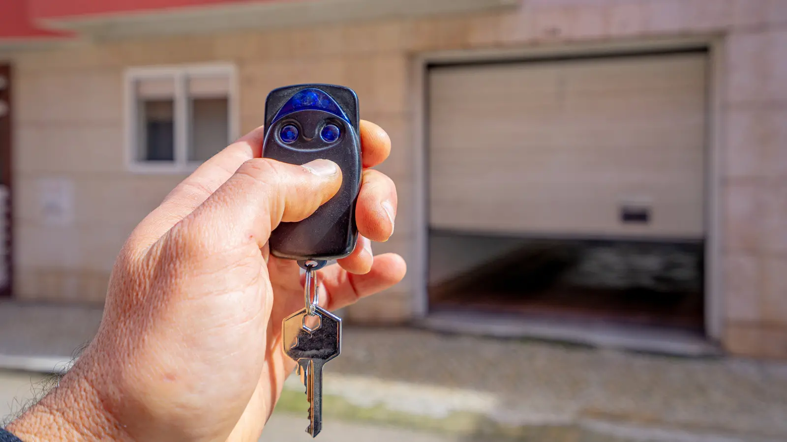 4 Signs It's Time To Replace Your Garage Door Opener